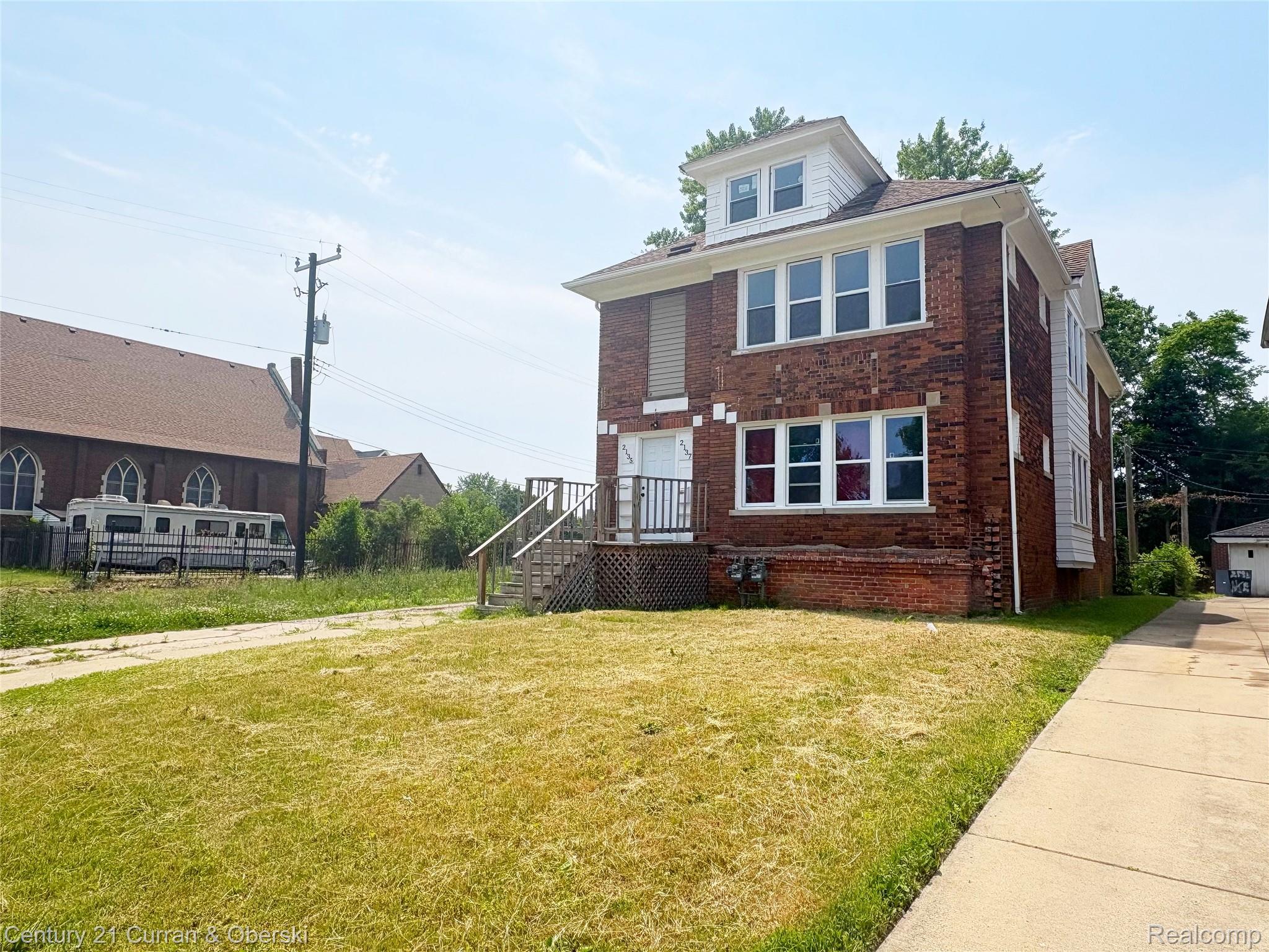 2135 Lakewood