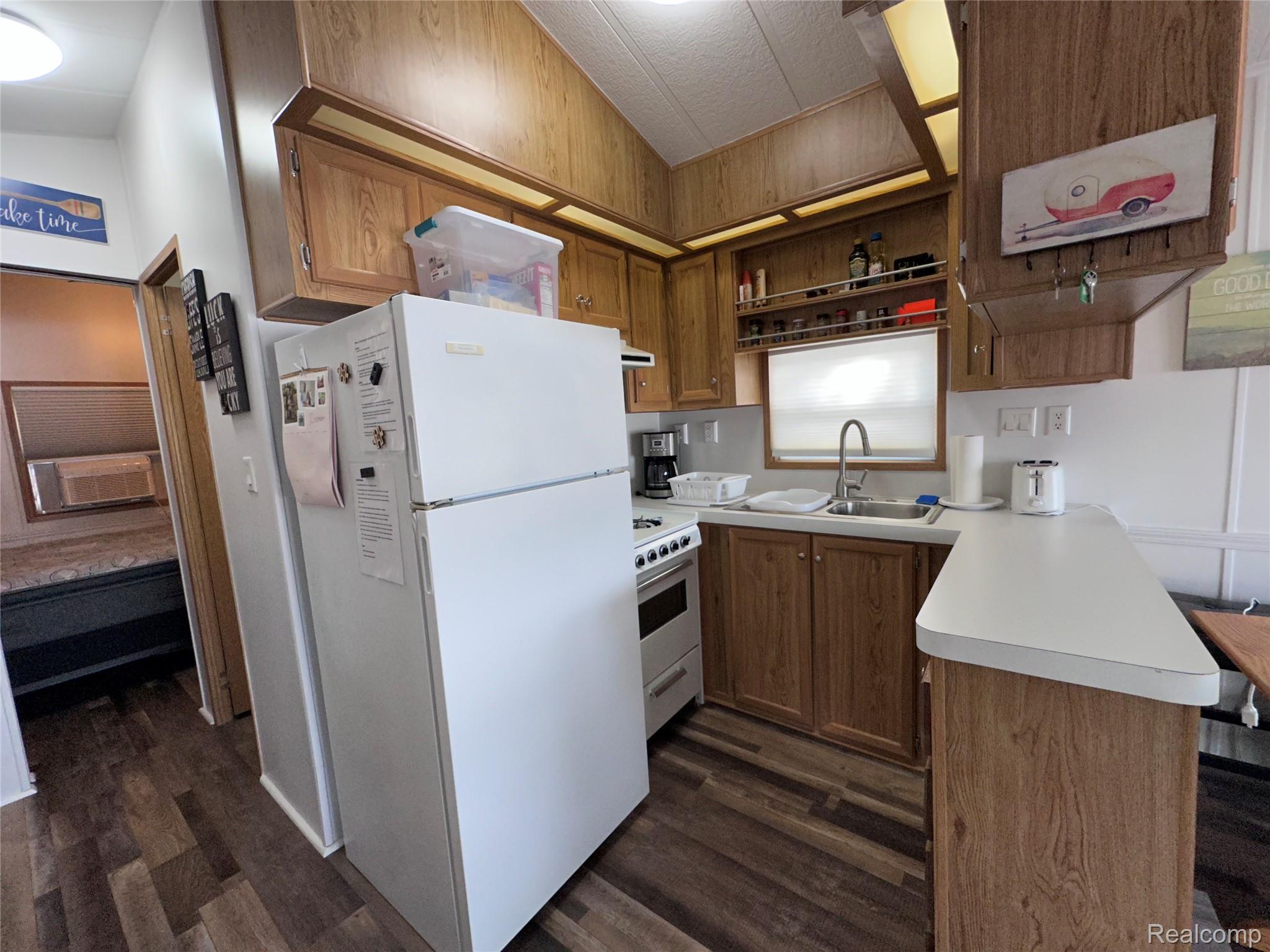 2221 Grass Lake Avenue 31