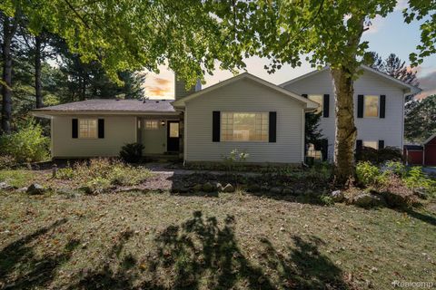 2860 E Coon Lake Road Howell City MI 48843