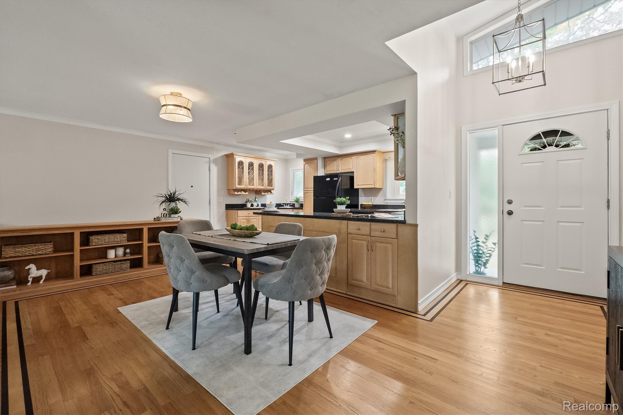 656 Lynndale Court
