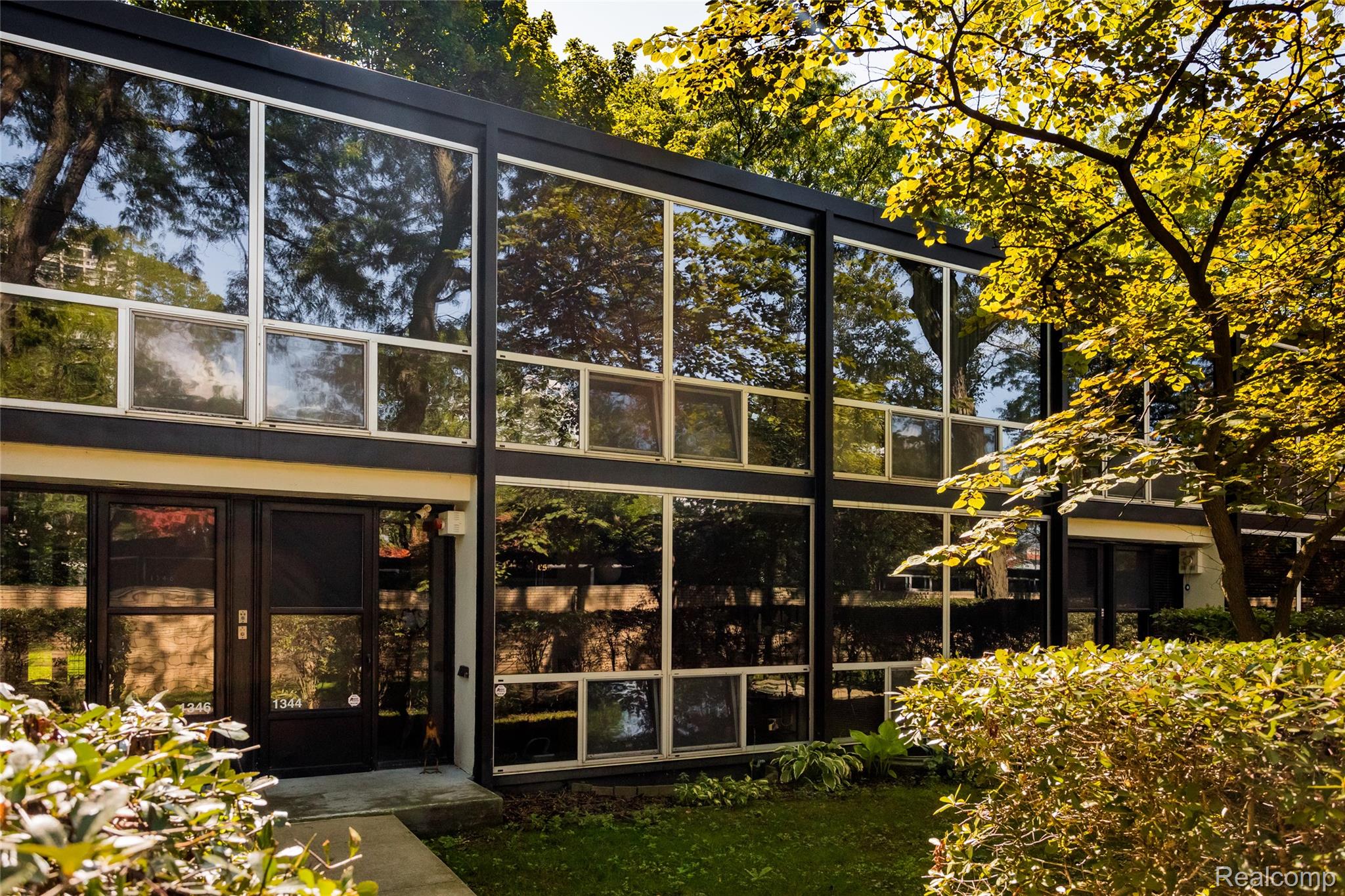1344 Nicolet Place