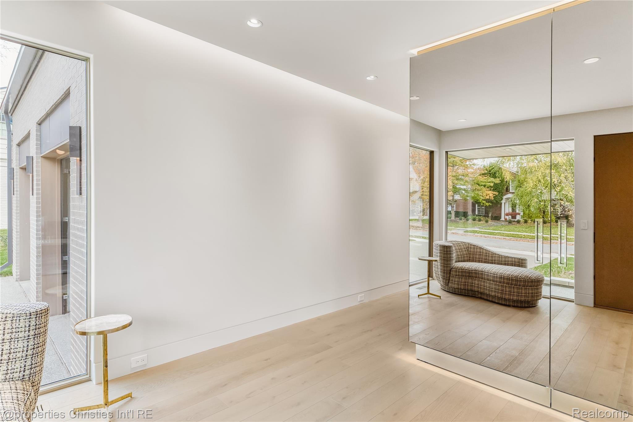 1260 Lyonhurst Street