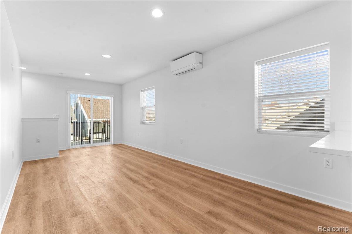 1440 Lakepointe Street