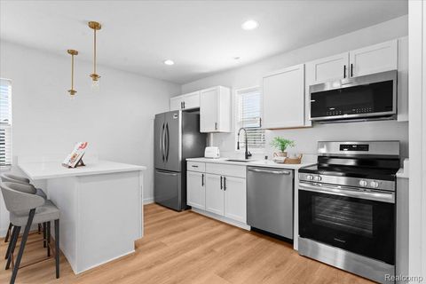 1440 Lakepointe Street Grosse Pointe Park City MI 48230