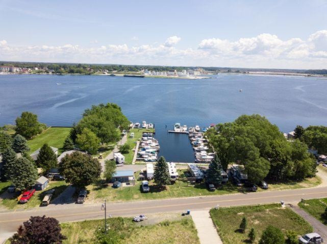 846 S Lakeshore Drive