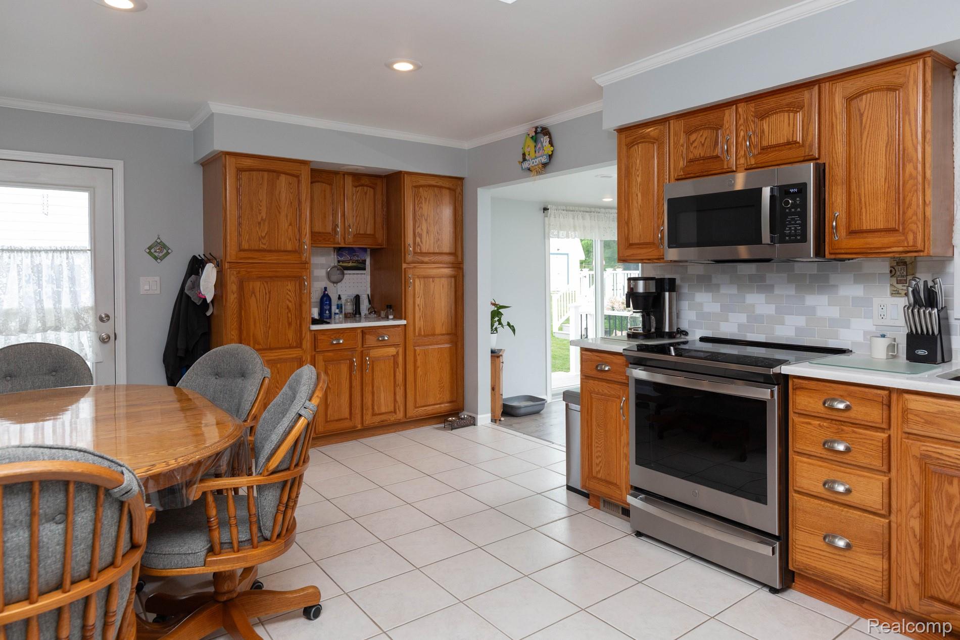 9026 Woodside Road