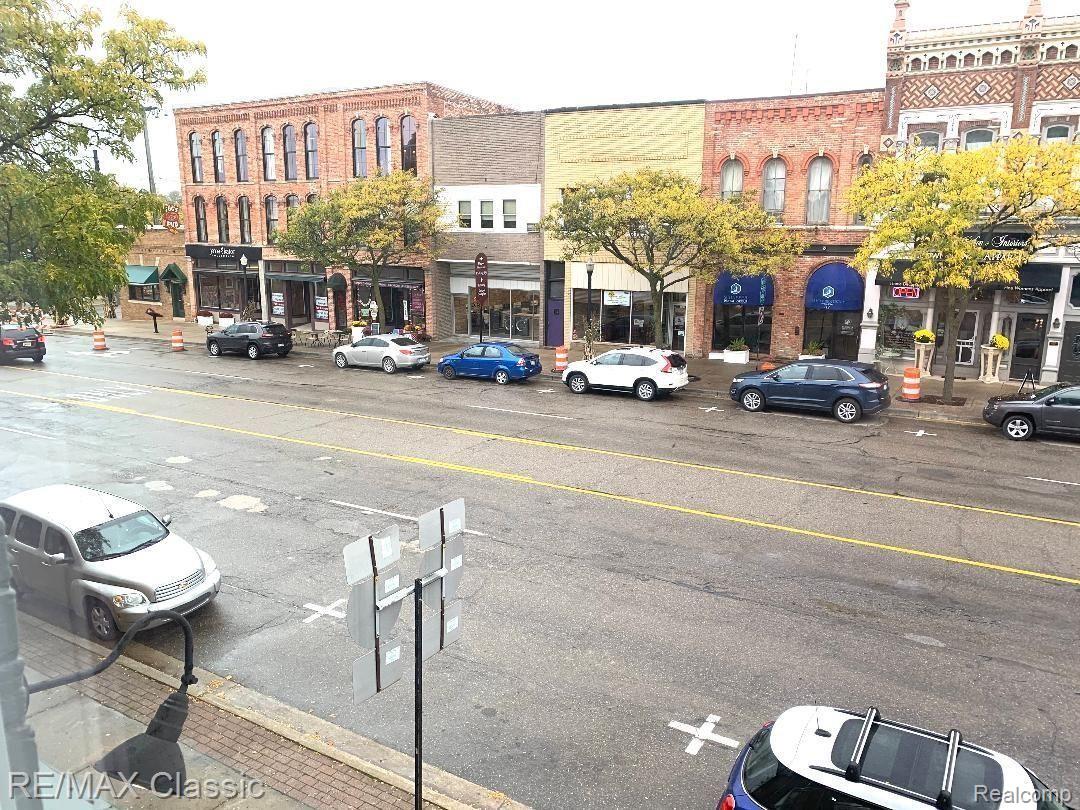 109 - 2 W GRAND RIVER Avenue