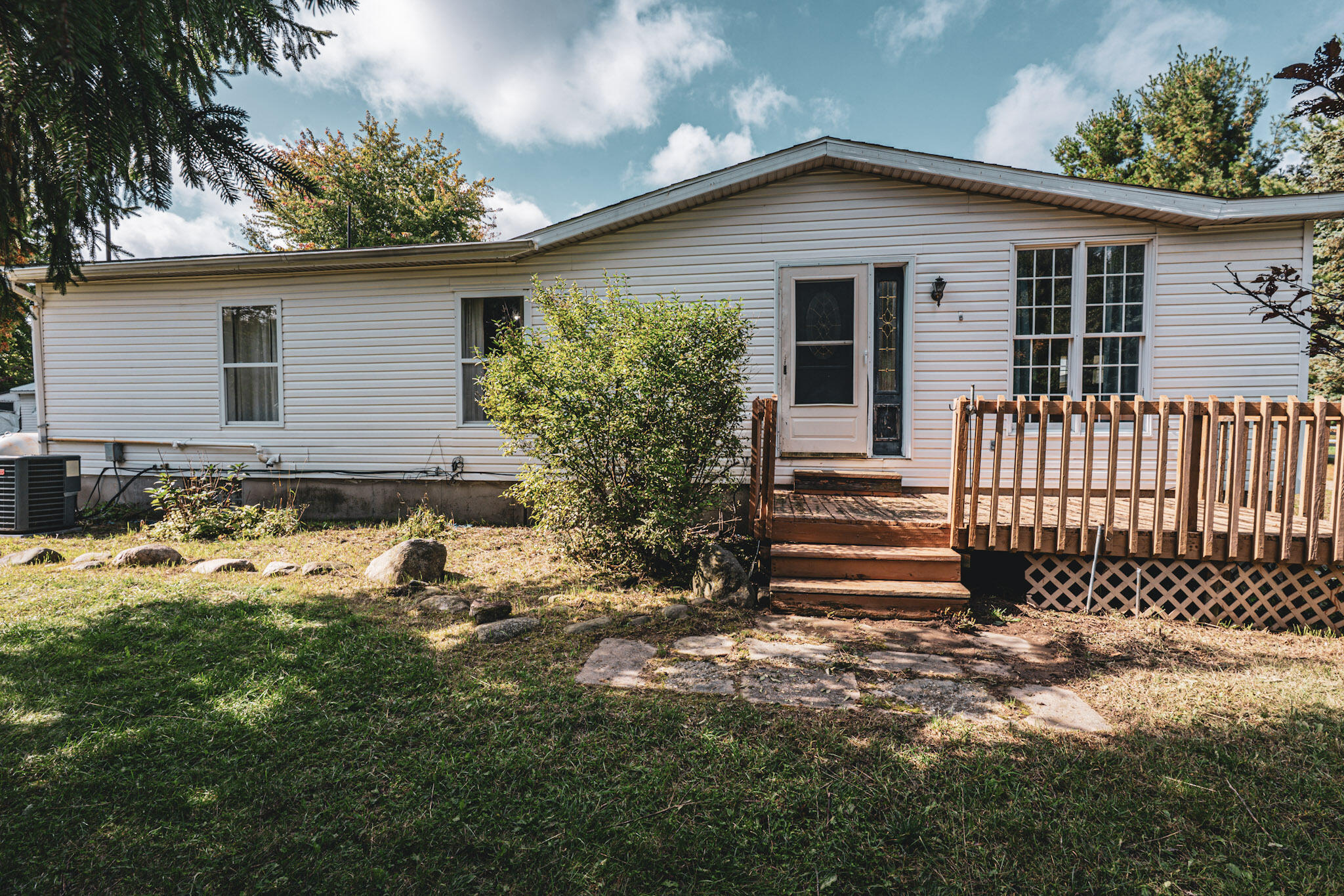 9025 Nugent Avenue NE