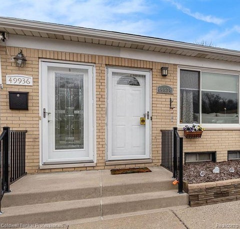 Photo for 49936 Helfer Boulevard W 8