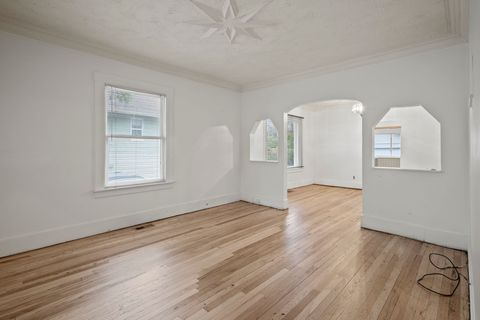 A home in RoyalOakCity_Oakland