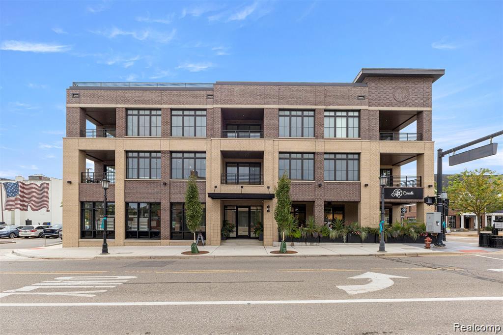 156 N Center Unit 301
