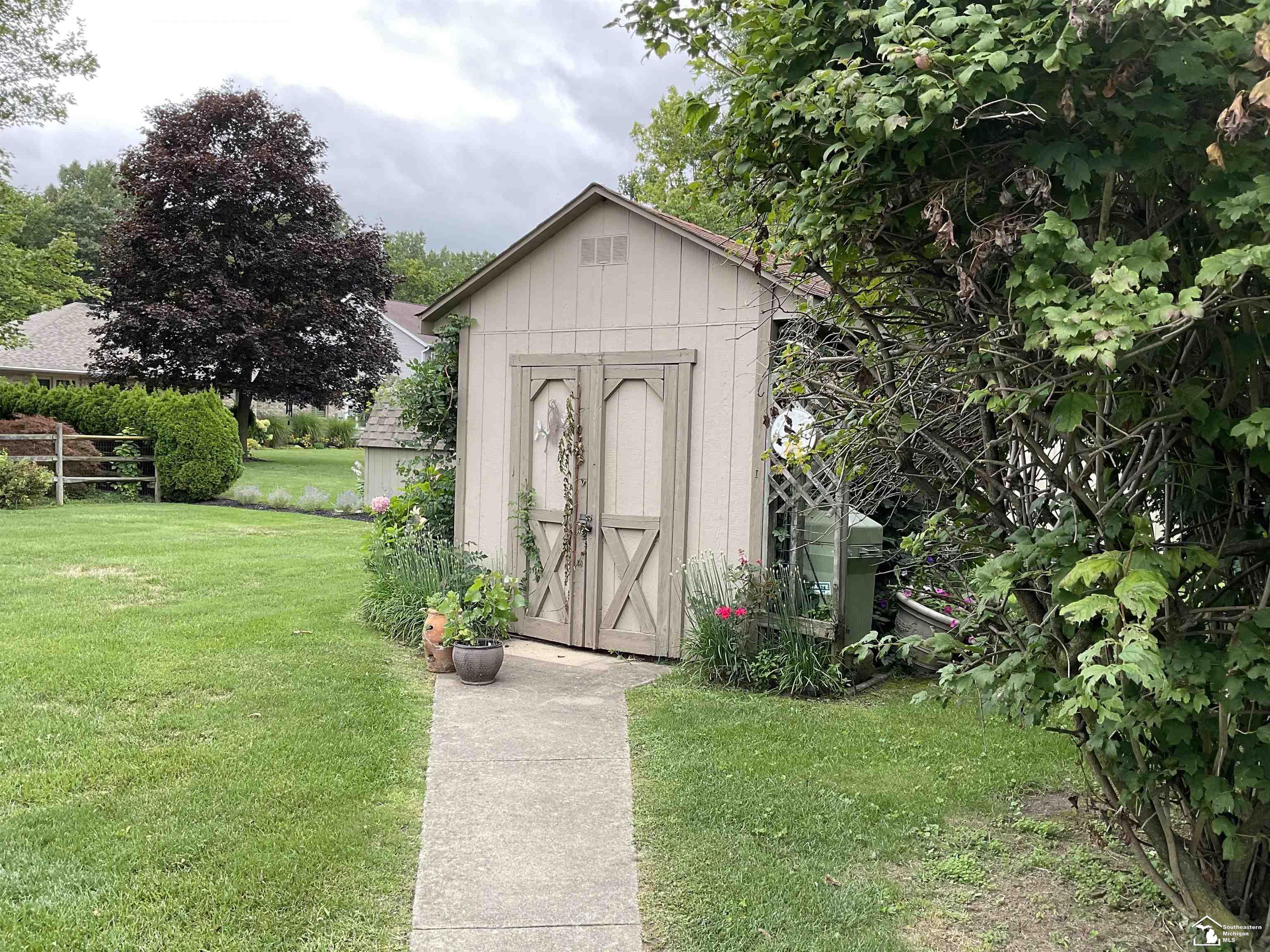 1704 W Fredericks Drive