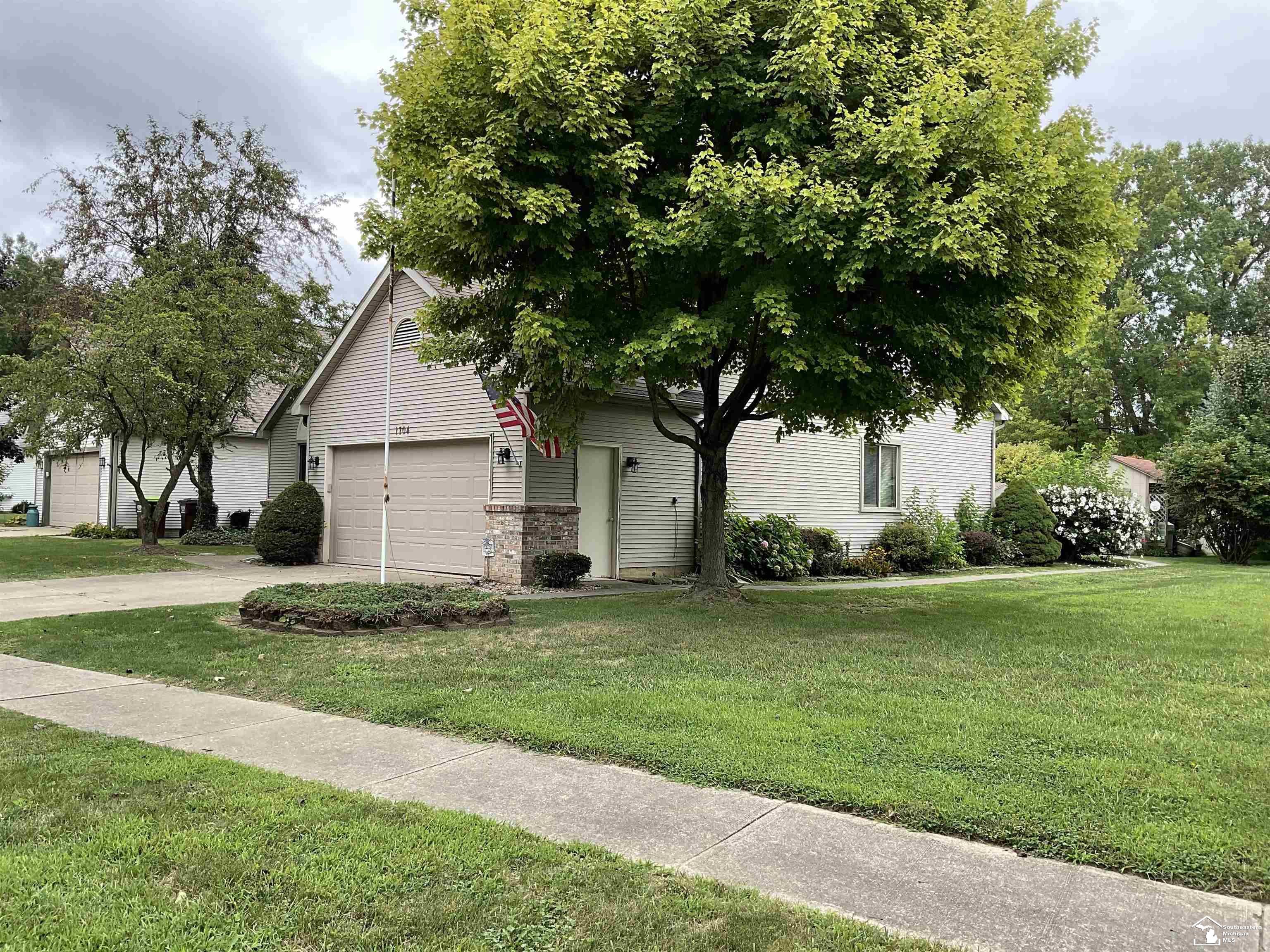 1704 W Fredericks Drive