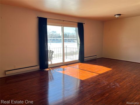 Tiny photo for 1868 Colonial Village Way #4, Waterford Charter Township, MI 48328 (MLS # 20261016611)