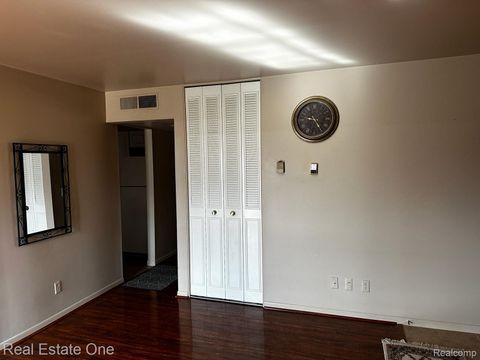 Tiny photo for 1868 Colonial Village Way #4, Waterford Charter Township, MI 48328 (MLS # 20261016611)