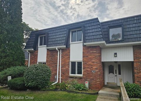 Photo of 1868 Colonial Village Way #4, Waterford Charter Township, MI 48328 (MLS # 20261016611)