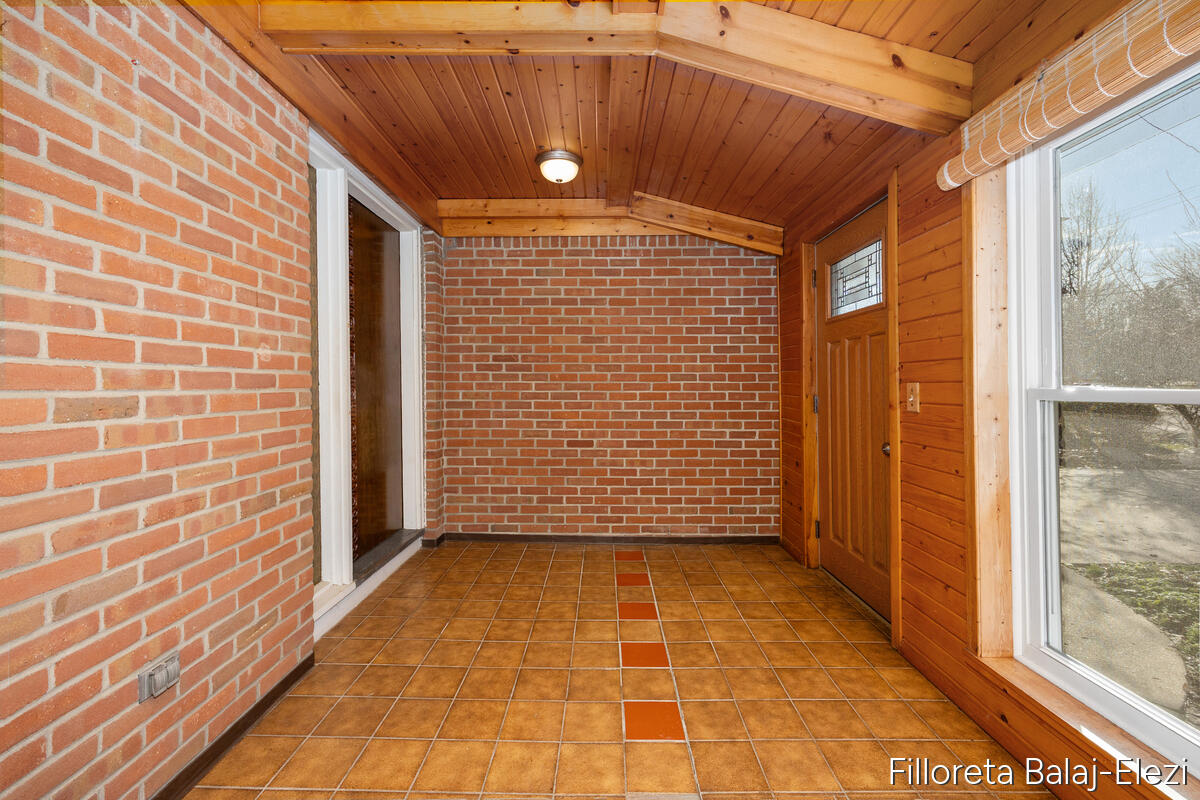 5023 Creekview Drive SE