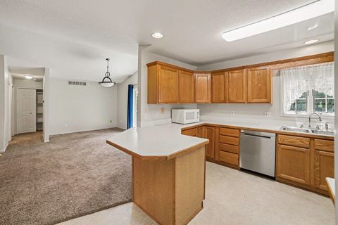 Tiny photo for 1527 E Gaylord Street, Mt Pleasant City, MI 48858 (MLS # 79080069005)