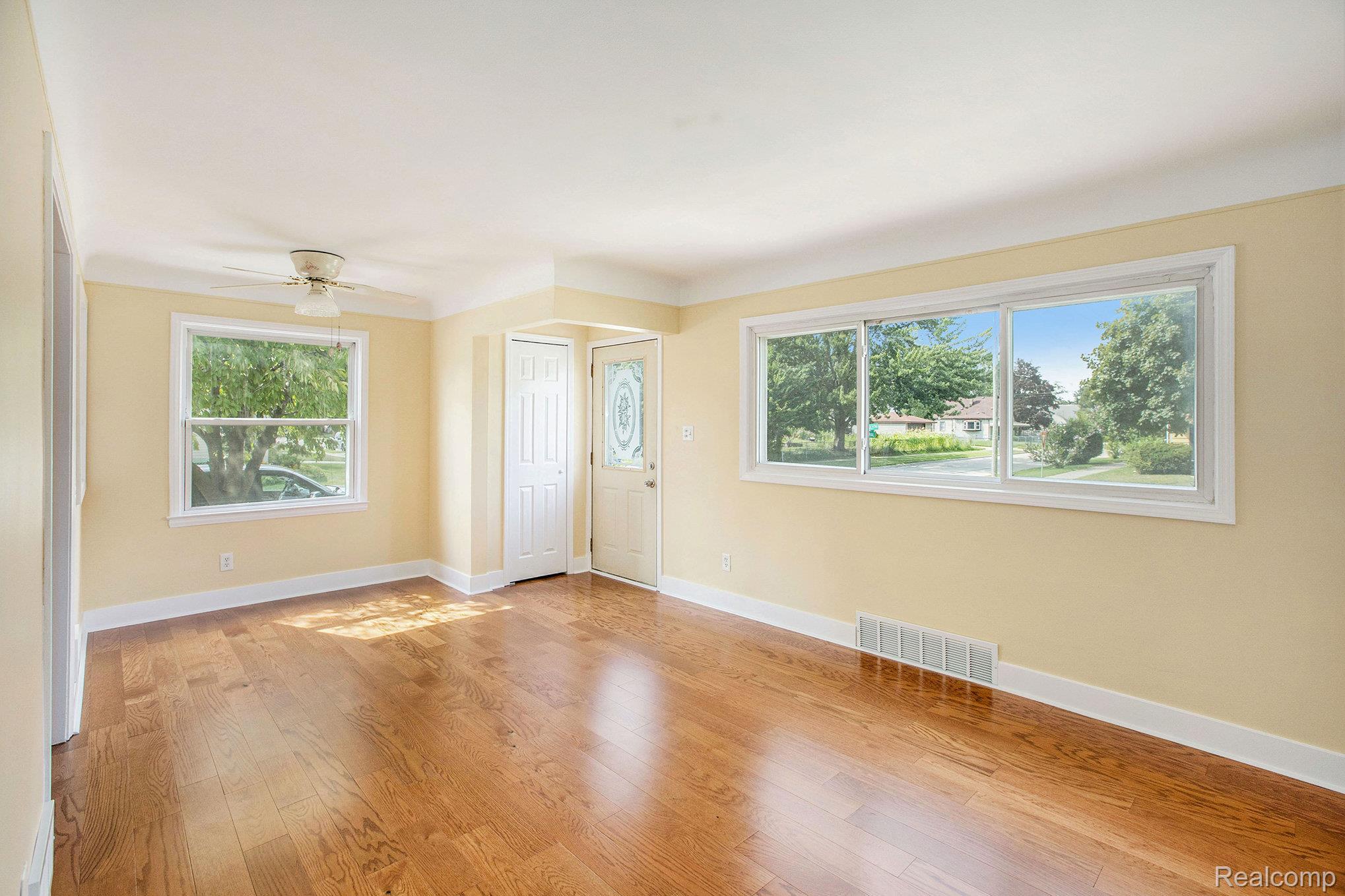 29031 Rosslyn Avenue