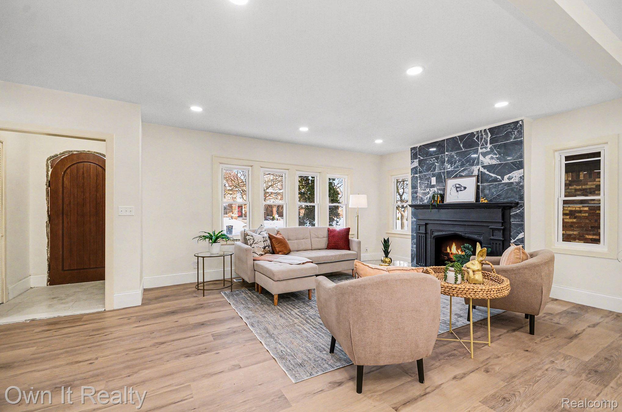 16239 La Salle Avenue