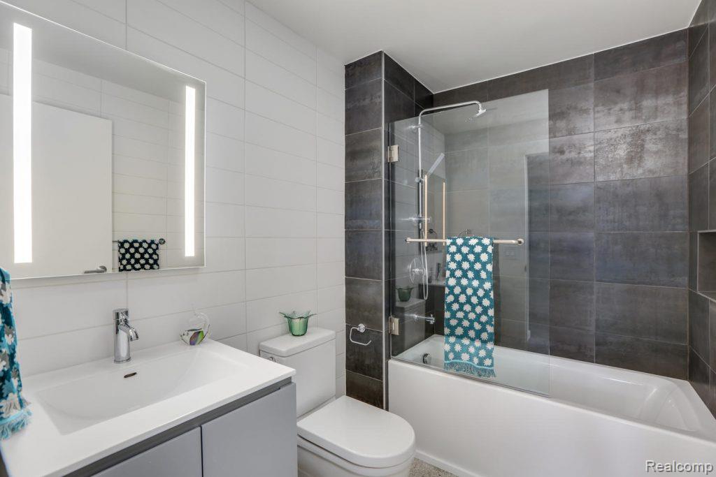 Detroit City, Michigan 48214, United States, 2 Bedrooms Bedrooms, ,2 BathroomsBathrooms,Residential,Active,145662