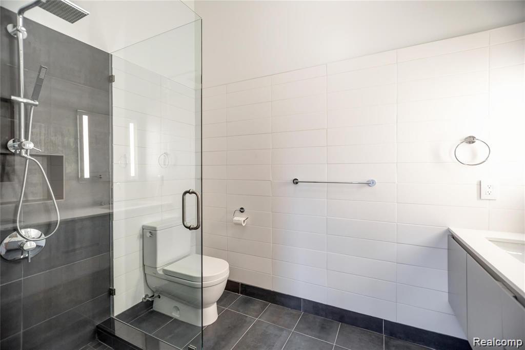 Detroit City, Michigan 48214, United States, 2 Bedrooms Bedrooms, ,2 BathroomsBathrooms,Residential,Active,145662