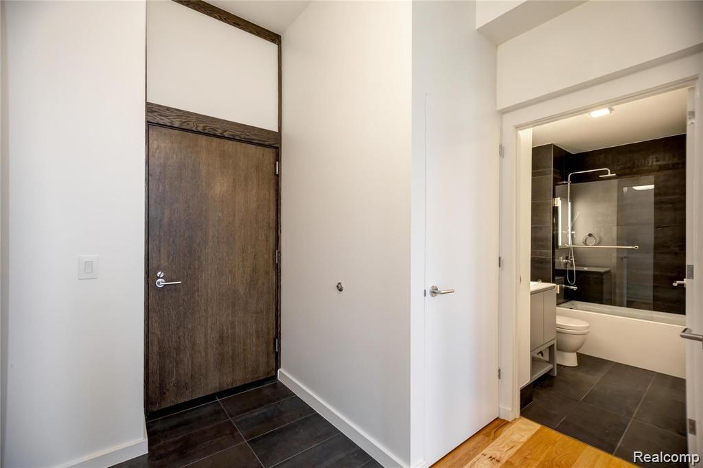 Detroit City, Michigan 48214, United States, 2 Bedrooms Bedrooms, ,2 BathroomsBathrooms,Residential,Active,145662