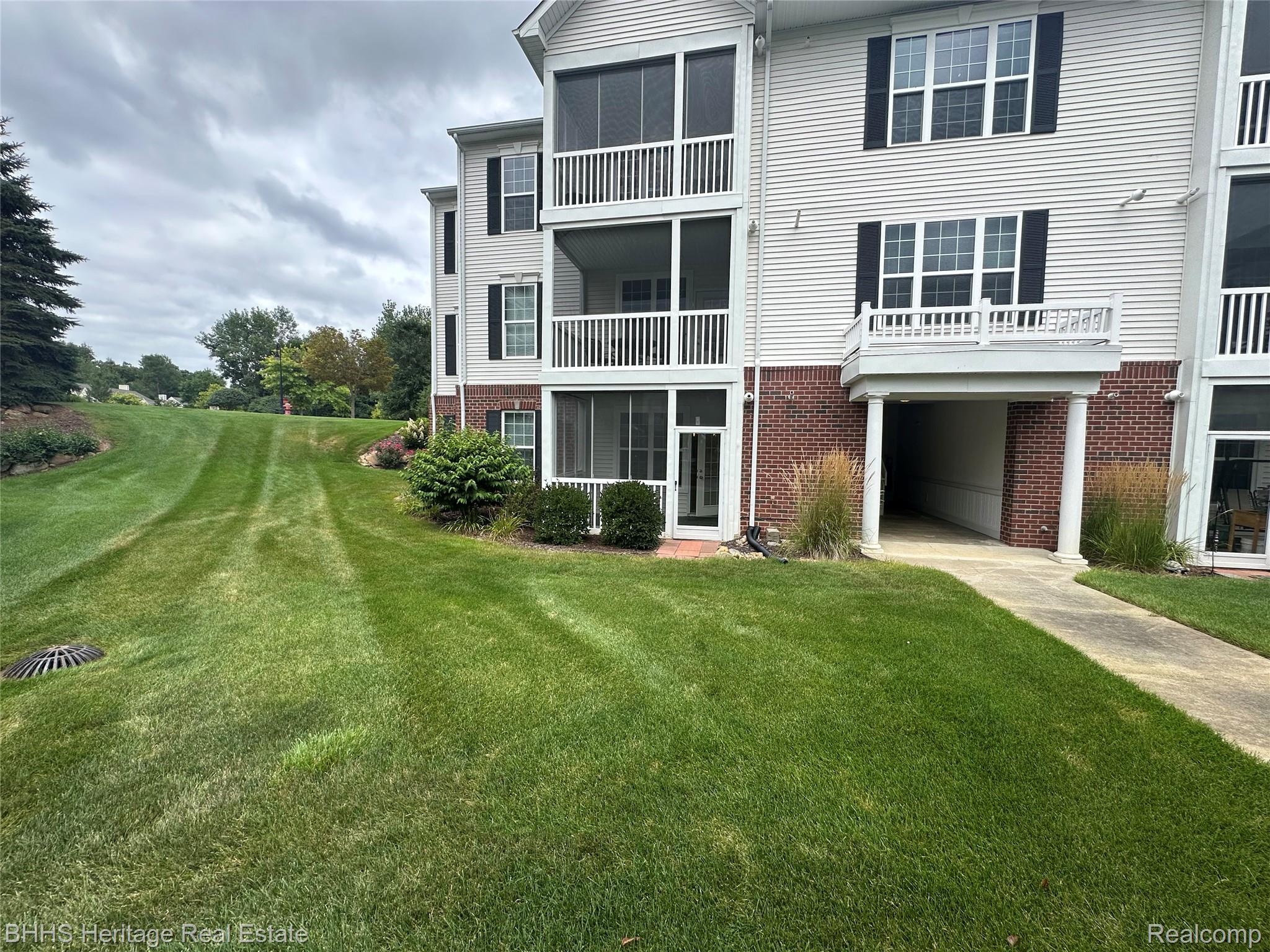 Summit Township, Michigan 49201, United States, 2 Bedrooms Bedrooms, ,2 BathroomsBathrooms,Residential,Active,195406