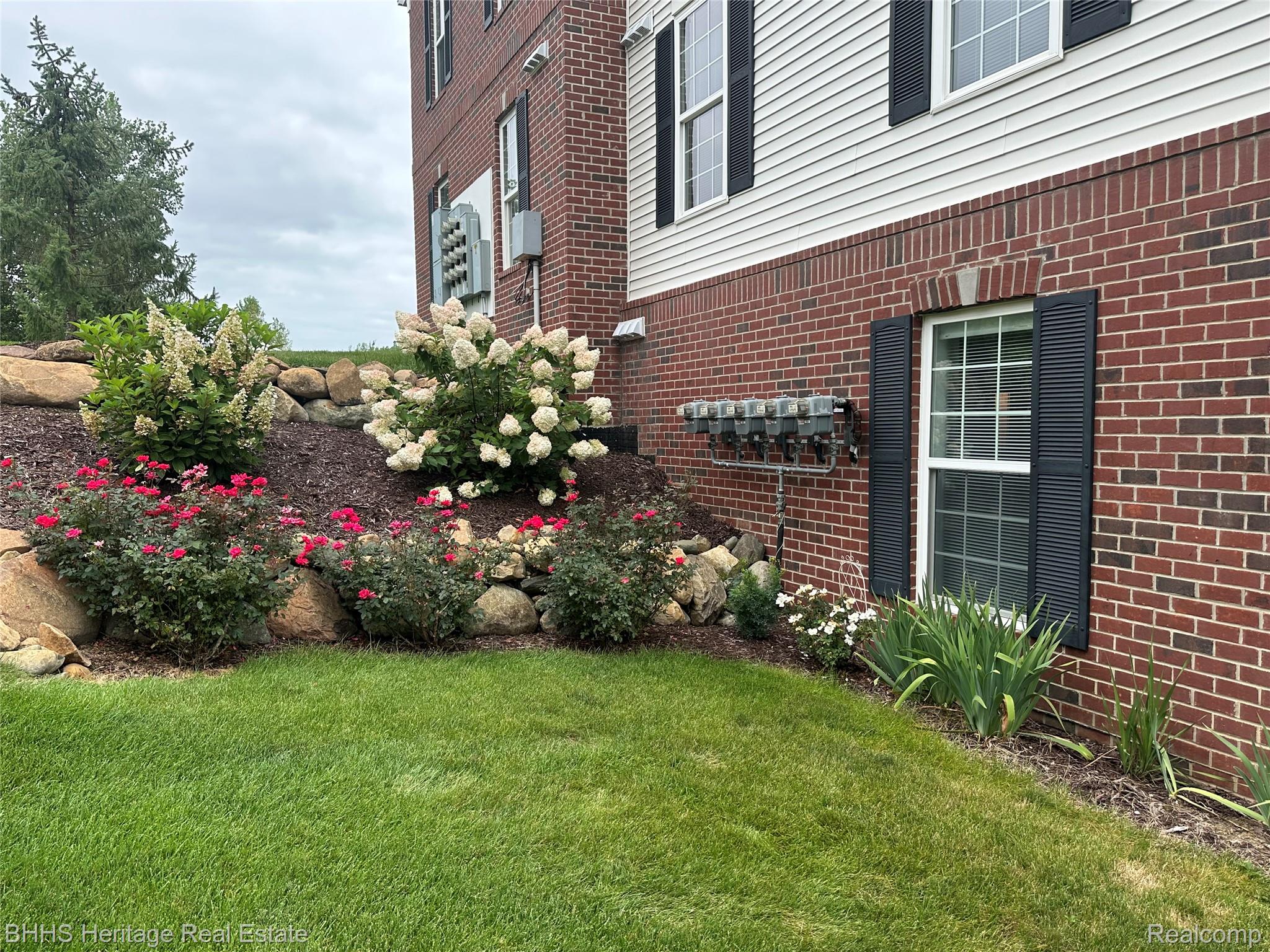 Summit Township, Michigan 49201, United States, 2 Bedrooms Bedrooms, ,2 BathroomsBathrooms,Residential,Active,195406