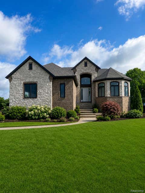 Photo of 1 Fieldcrest, Rochester Hills City, MI 48307 (MLS # 20261005203)