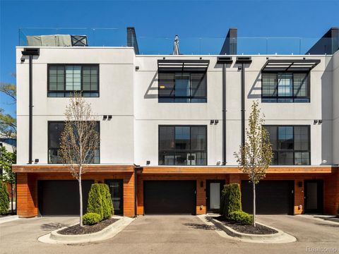 533 E HARRISON Avenue 12 Royal Oak City MI 48067