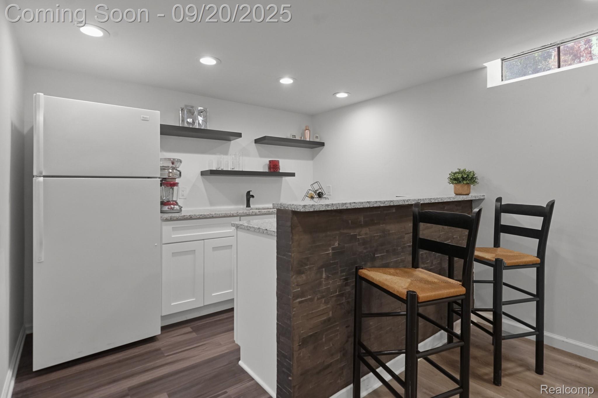 Macomb Township, Michigan 48044, United States, 3 Bedrooms Bedrooms, ,4 BathroomsBathrooms,Residential,Pending,212492