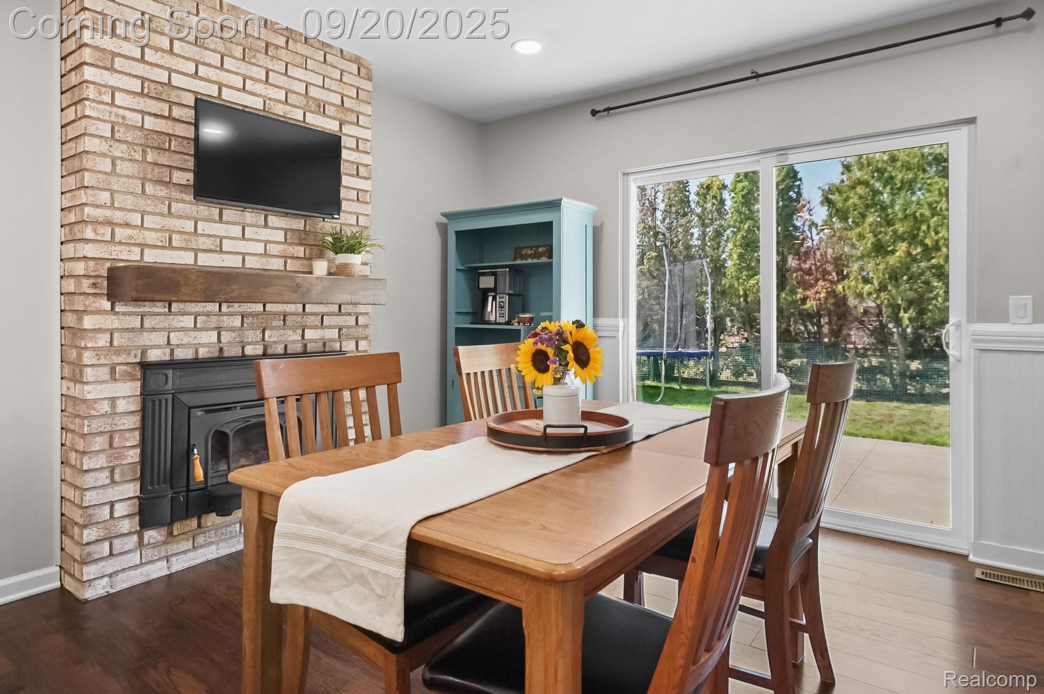 Macomb Township, Michigan 48044, United States, 3 Bedrooms Bedrooms, ,4 BathroomsBathrooms,Residential,Pending,212492