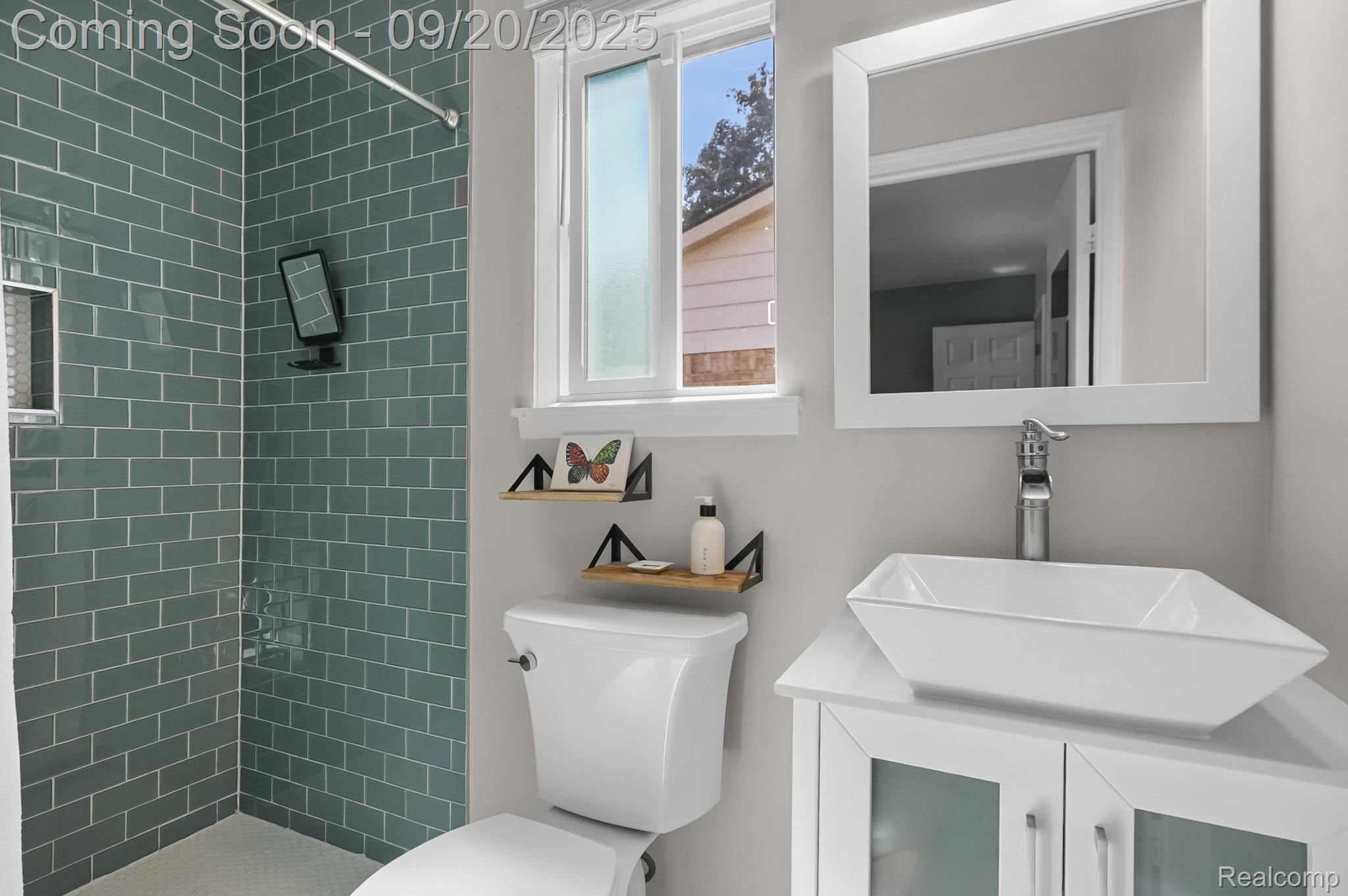 Macomb Township, Michigan 48044, United States, 3 Bedrooms Bedrooms, ,4 BathroomsBathrooms,Residential,Pending,212492