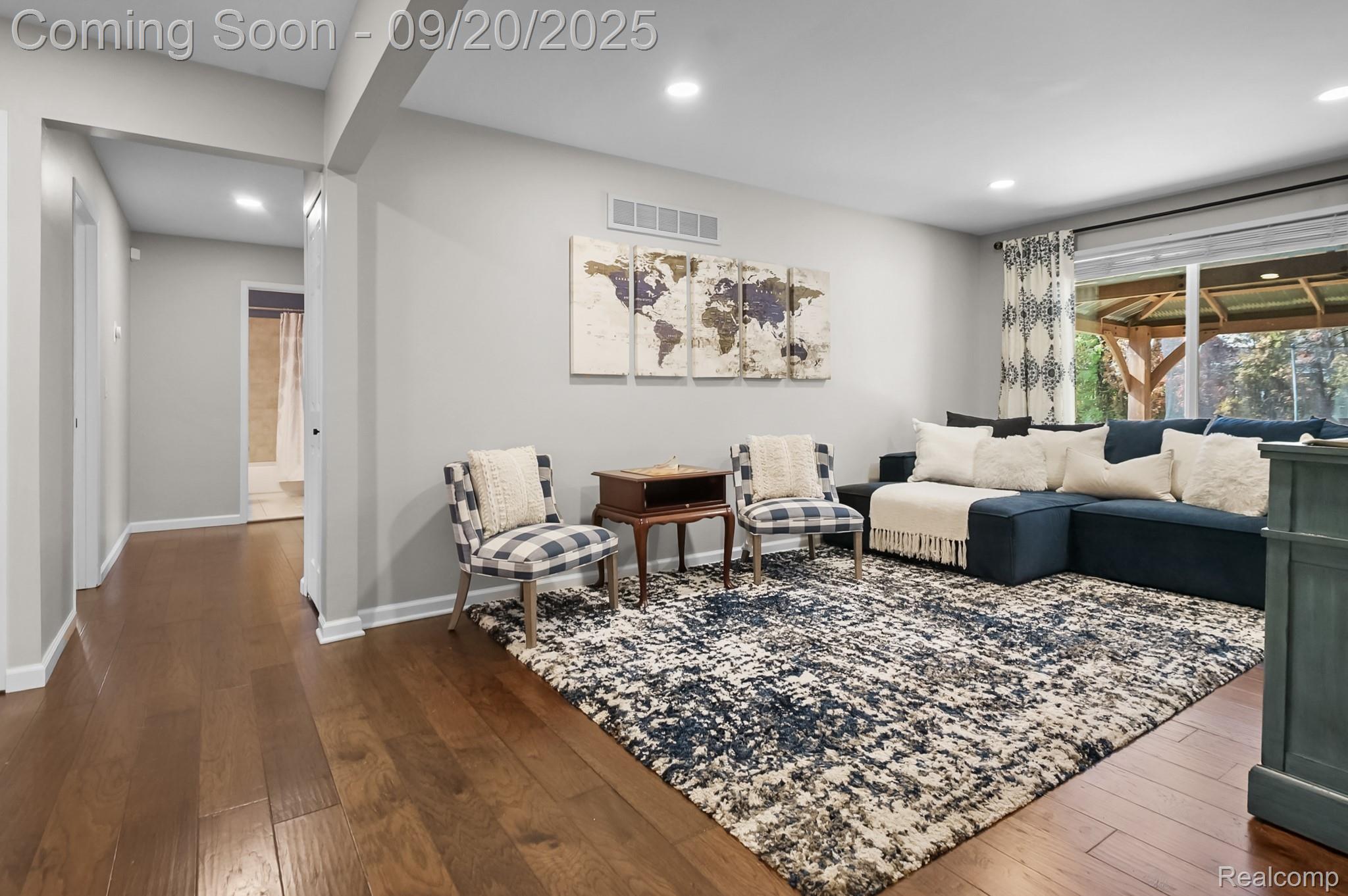 Macomb Township, Michigan 48044, United States, 3 Bedrooms Bedrooms, ,4 BathroomsBathrooms,Residential,Pending,212492