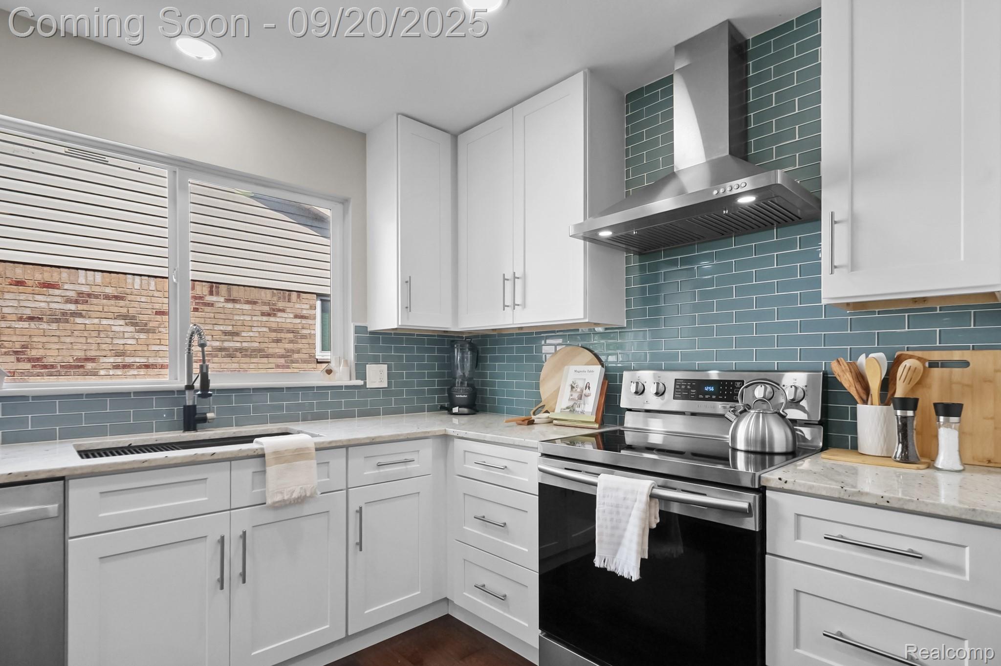 Macomb Township, Michigan 48044, United States, 3 Bedrooms Bedrooms, ,4 BathroomsBathrooms,Residential,Pending,212492