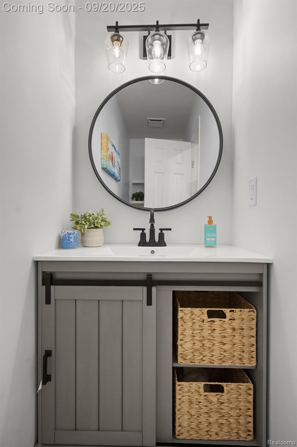 Macomb Township, Michigan 48044, United States, 3 Bedrooms Bedrooms, ,4 BathroomsBathrooms,Residential,Pending,212492