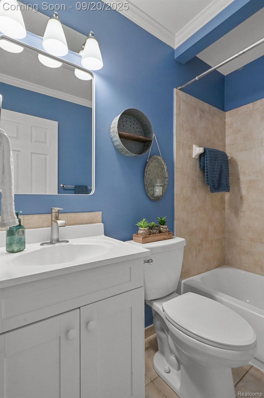 Macomb Township, Michigan 48044, United States, 3 Bedrooms Bedrooms, ,4 BathroomsBathrooms,Residential,Pending,212492