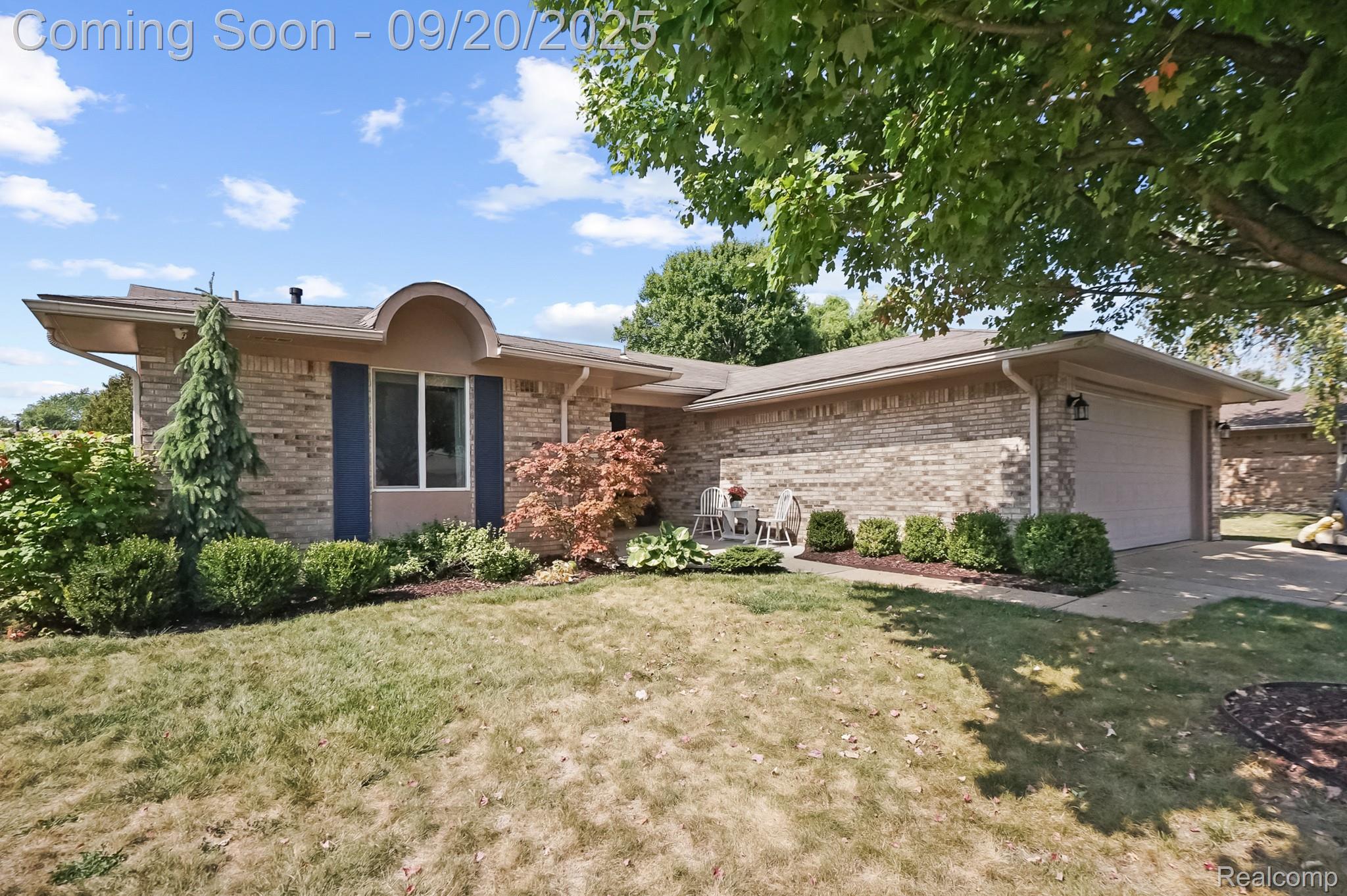 Macomb Township, Michigan 48044, United States, 3 Bedrooms Bedrooms, ,4 BathroomsBathrooms,Residential,Pending,212492