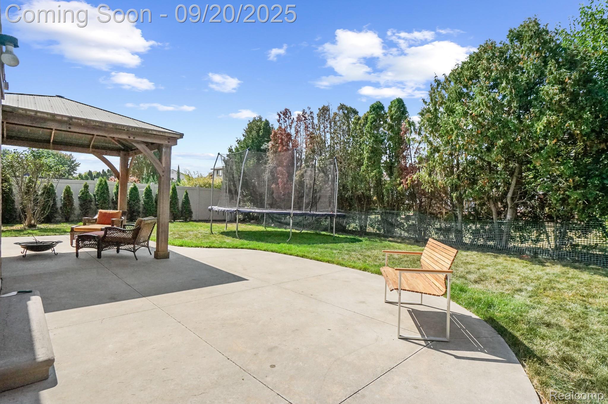 Macomb Township, Michigan 48044, United States, 3 Bedrooms Bedrooms, ,4 BathroomsBathrooms,Residential,Pending,212492