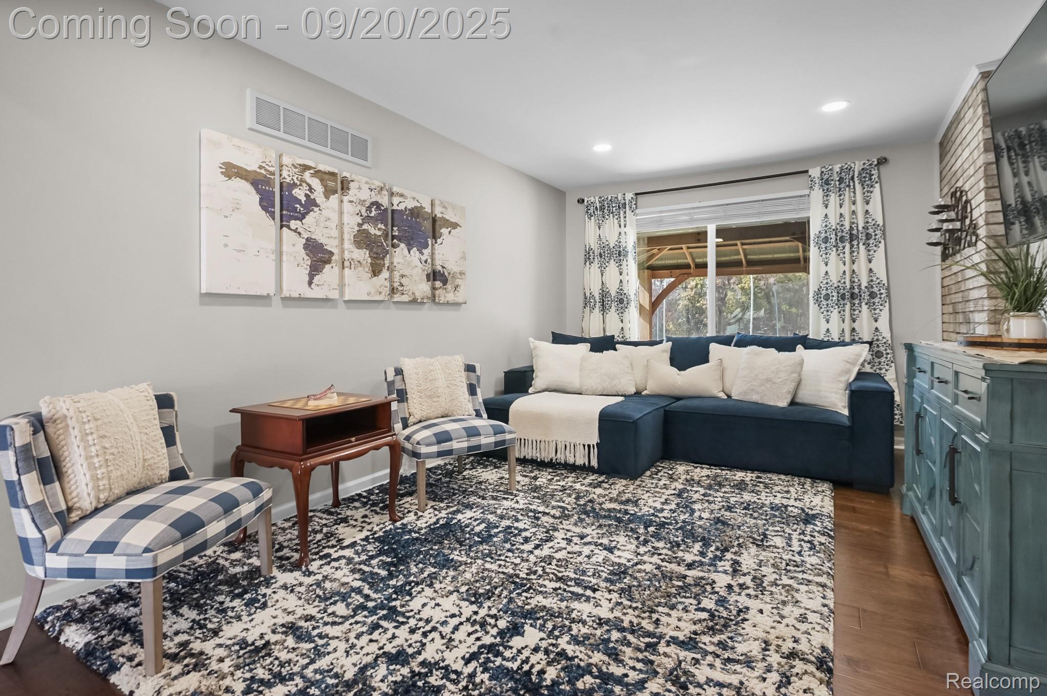 Macomb Township, Michigan 48044, United States, 3 Bedrooms Bedrooms, ,4 BathroomsBathrooms,Residential,Pending,212492