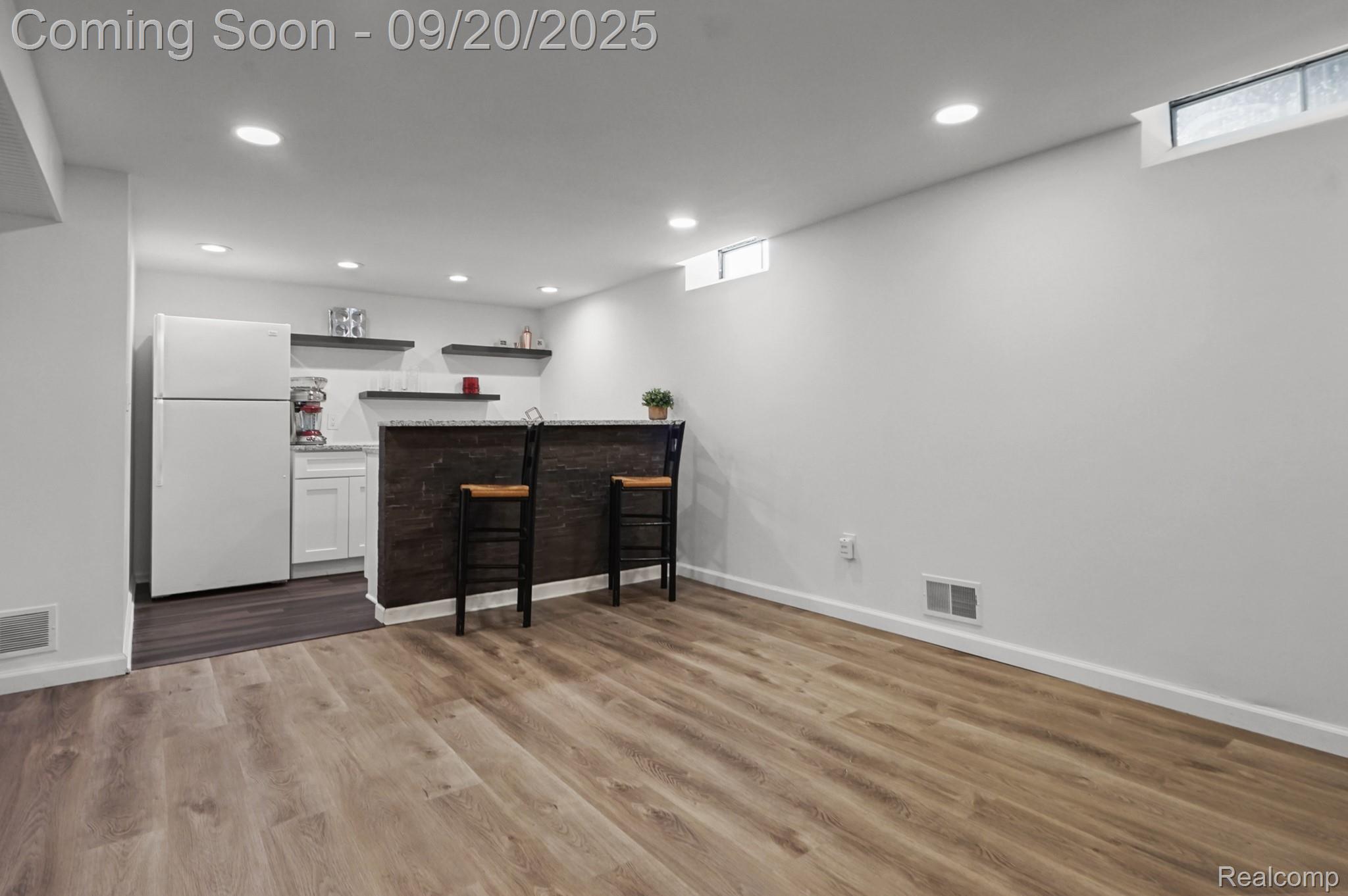 Macomb Township, Michigan 48044, United States, 3 Bedrooms Bedrooms, ,4 BathroomsBathrooms,Residential,Pending,212492