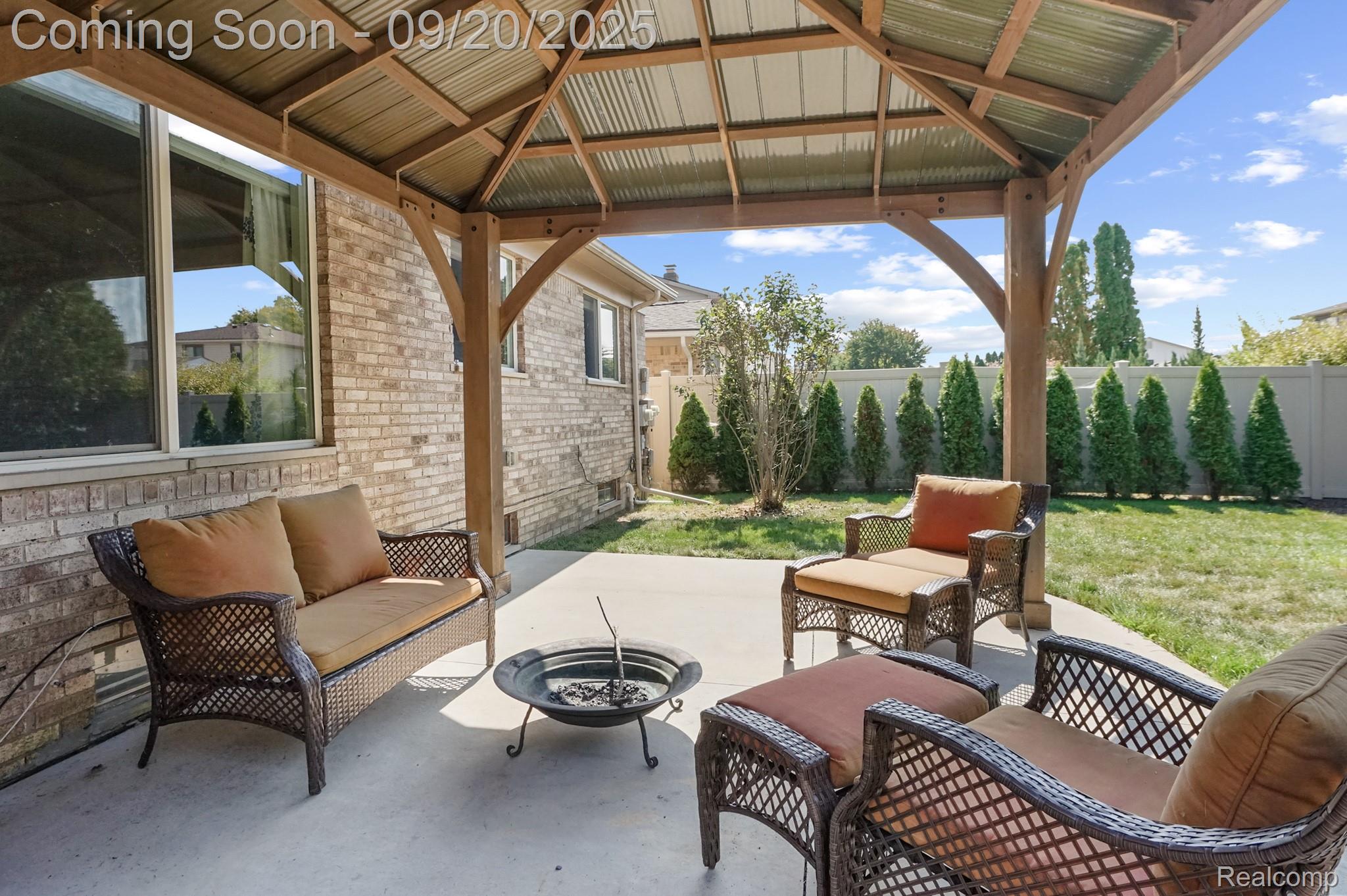 Macomb Township, Michigan 48044, United States, 3 Bedrooms Bedrooms, ,4 BathroomsBathrooms,Residential,Pending,212492