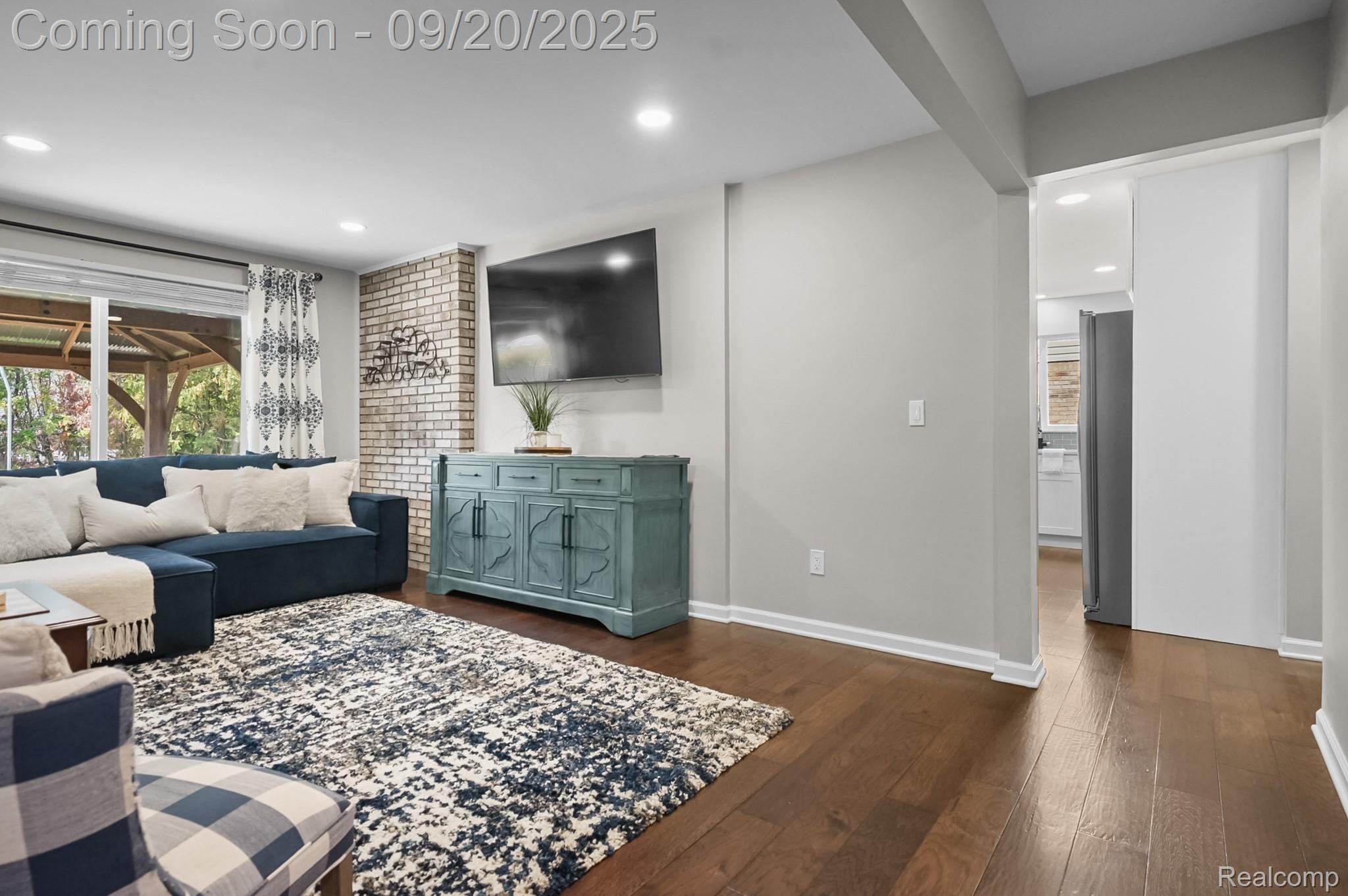 Macomb Township, Michigan 48044, United States, 3 Bedrooms Bedrooms, ,4 BathroomsBathrooms,Residential,Pending,212492