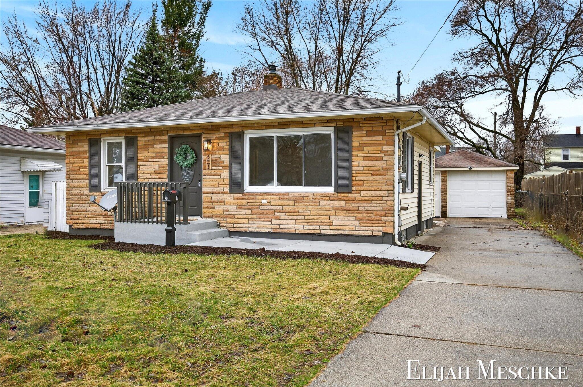 27 Maplelawn Street SW