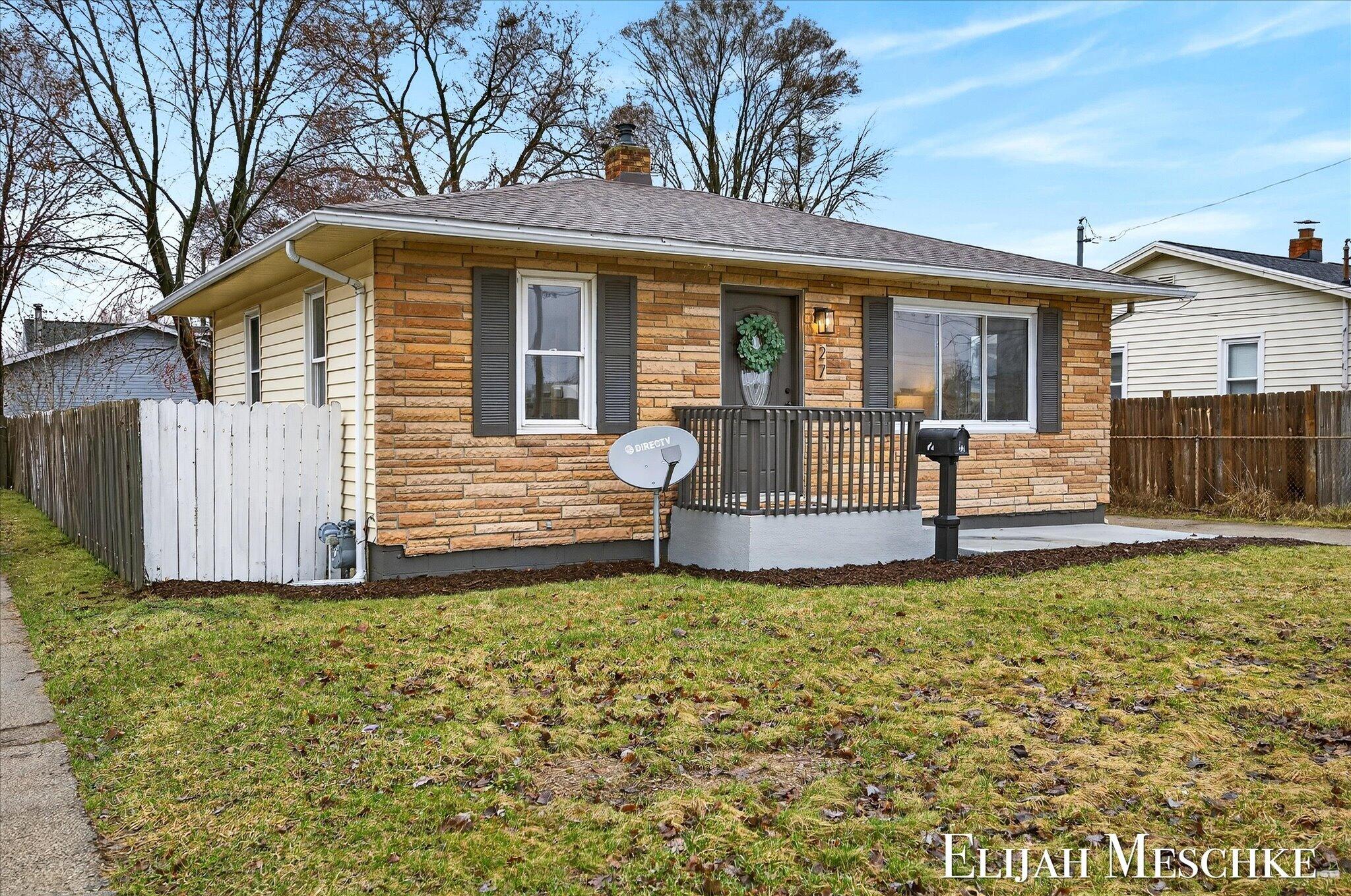 27 Maplelawn Street SW