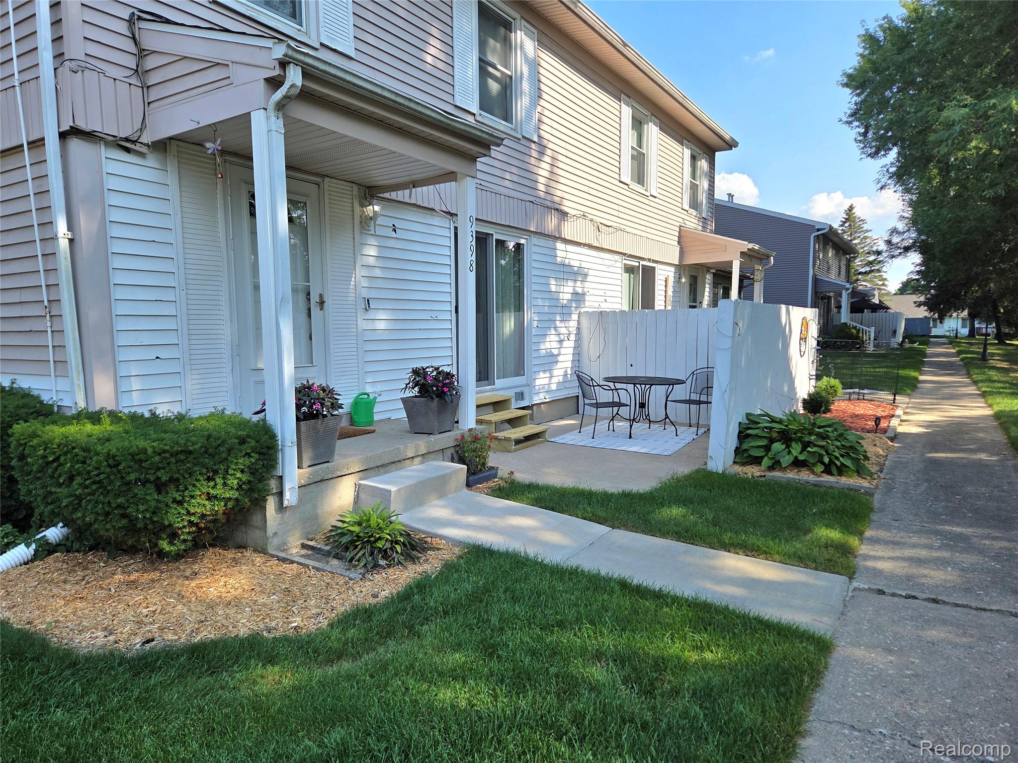 9398 Parkwood N