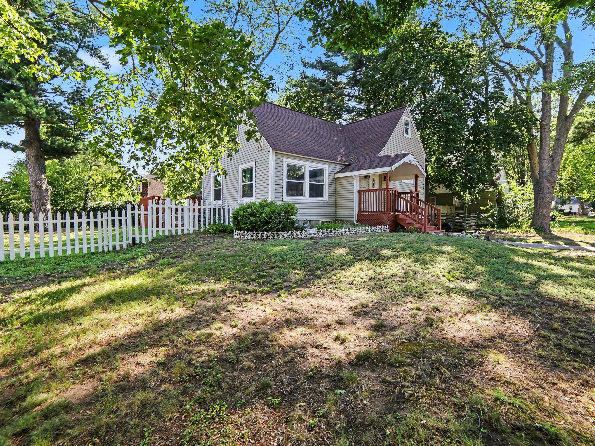 1095 Roosevelt Court