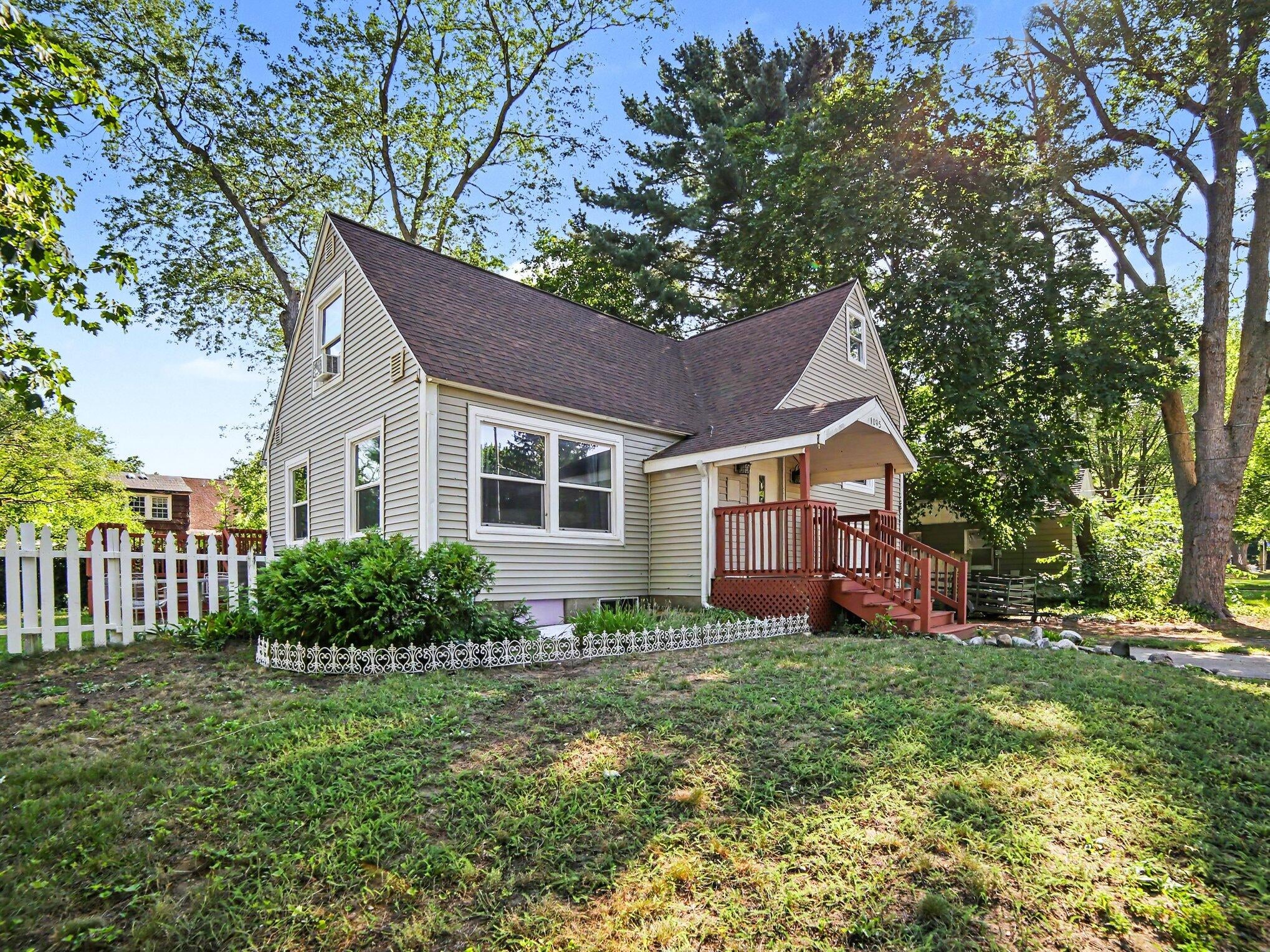 1095 Roosevelt Court
