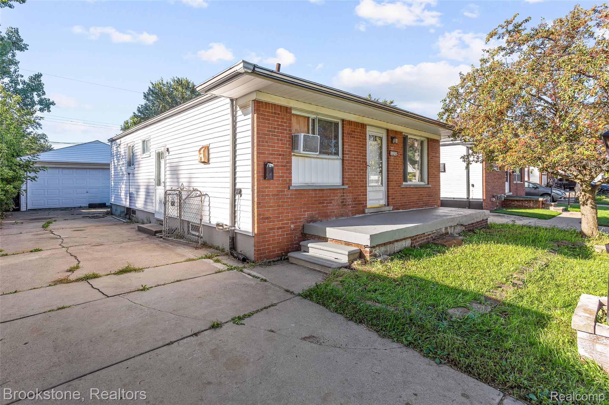 11252 Jewett Avenue